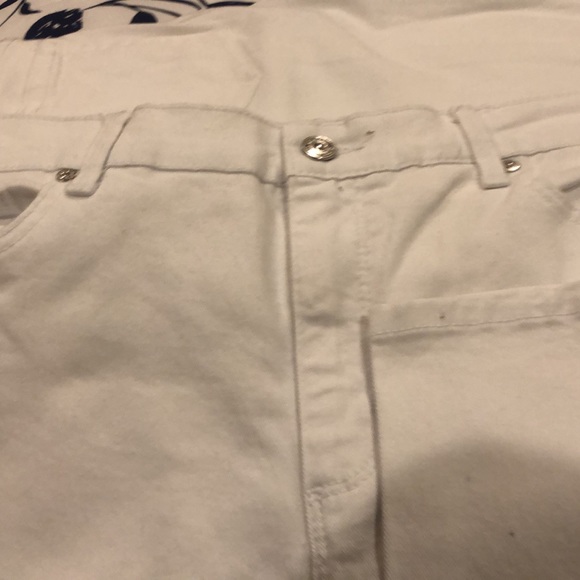 Gloria Vanderbilt White Straight Leg Jeans. Never worn. New. NWOT. - Picture 2 of 9